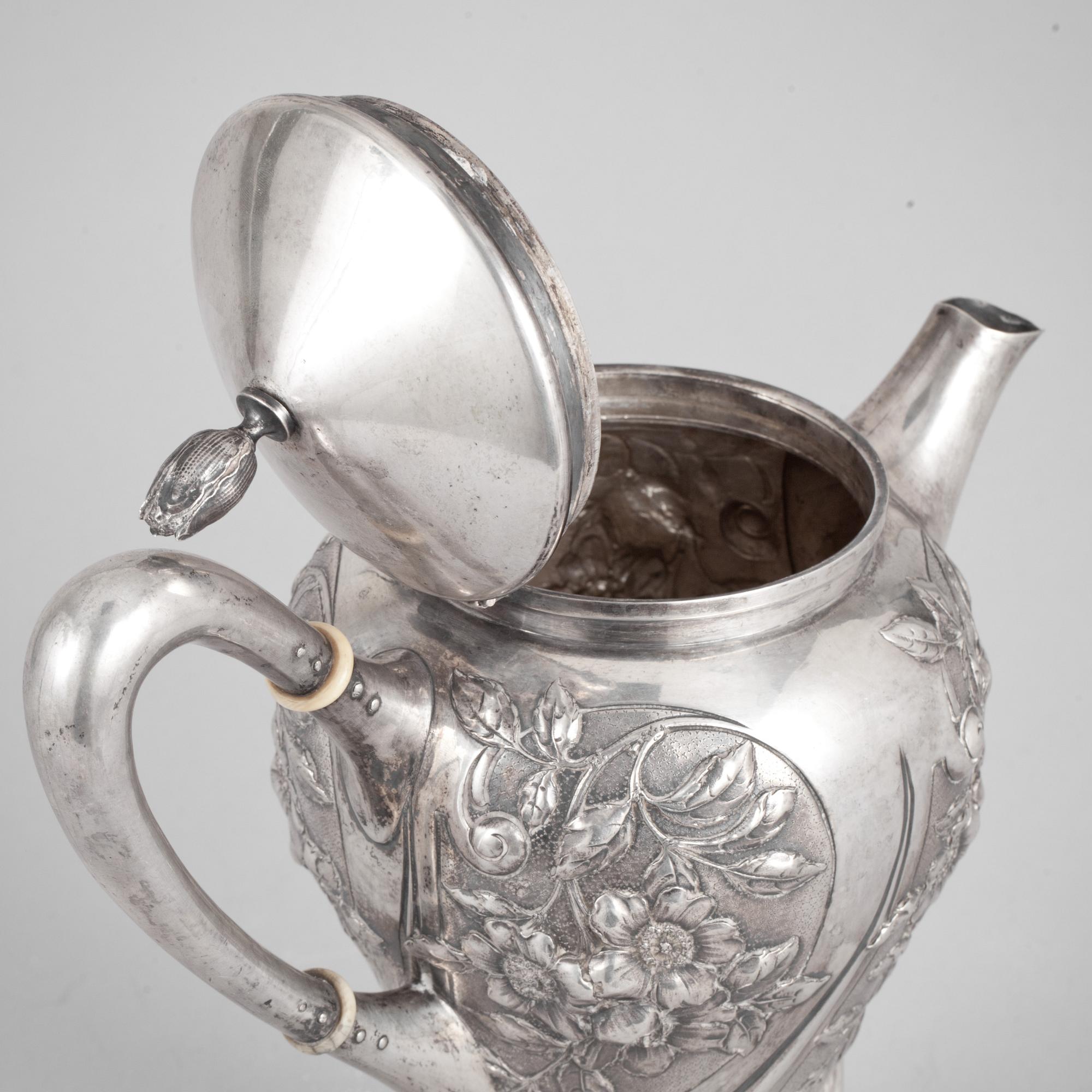 KAFFEKANNA, silverhalt 800. Jugend. Tyskland, Omkring 1900.  Vikt ca 786g.