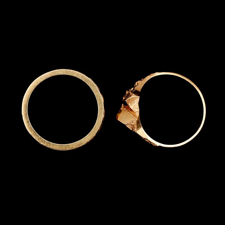 RINGAR, 2 st, 14 k och 18 k guld. Tot vikt ca 10 g.