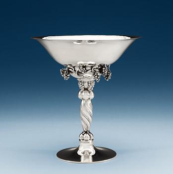487. A Georg Jensen 830/1000 silver centre piece, Copenhagen, designed and executed in 1918.