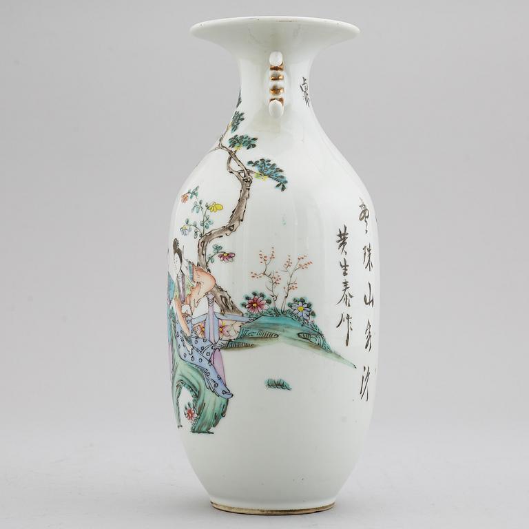 Two Chinese vases, 20th Century.