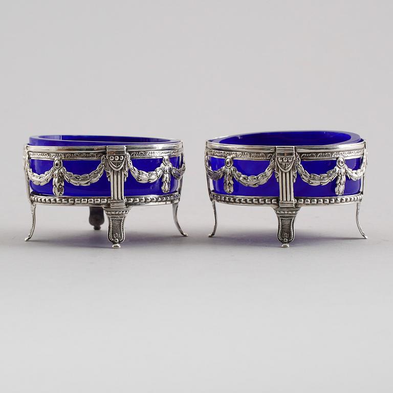 SALTKAR, 1 par, silver, Berndt Johan Frodelius, Stockholm 1783. Vikt ca 91 gram.