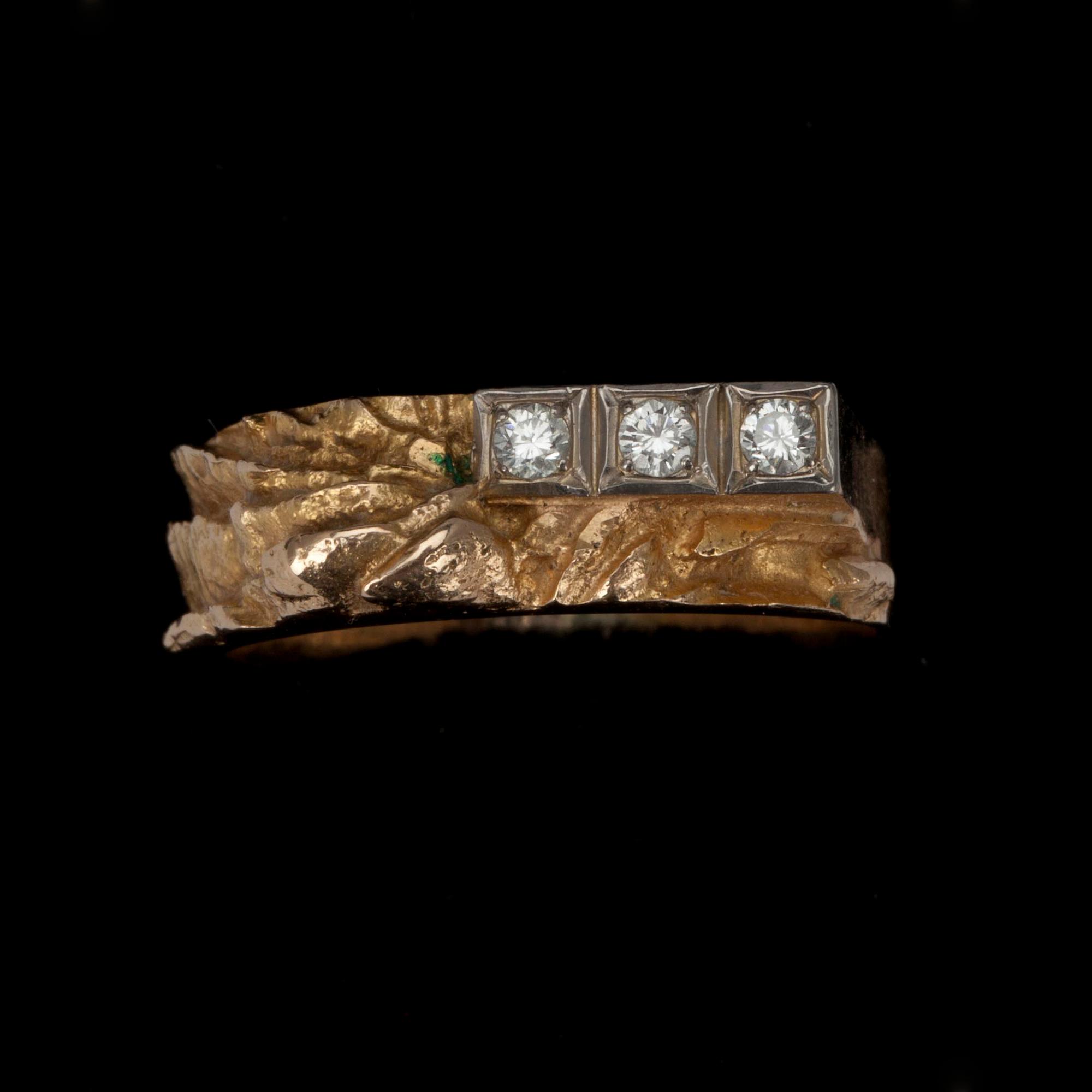 RING, guld 14K, 3 diamanter. Matti Hyvärinen, 1970-tal. 5,5 g.