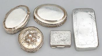SILVERDOSOR, 5 st, silver, bl a NP Sunding, Sundsvall, 1818. Tot vikt 222 gram.