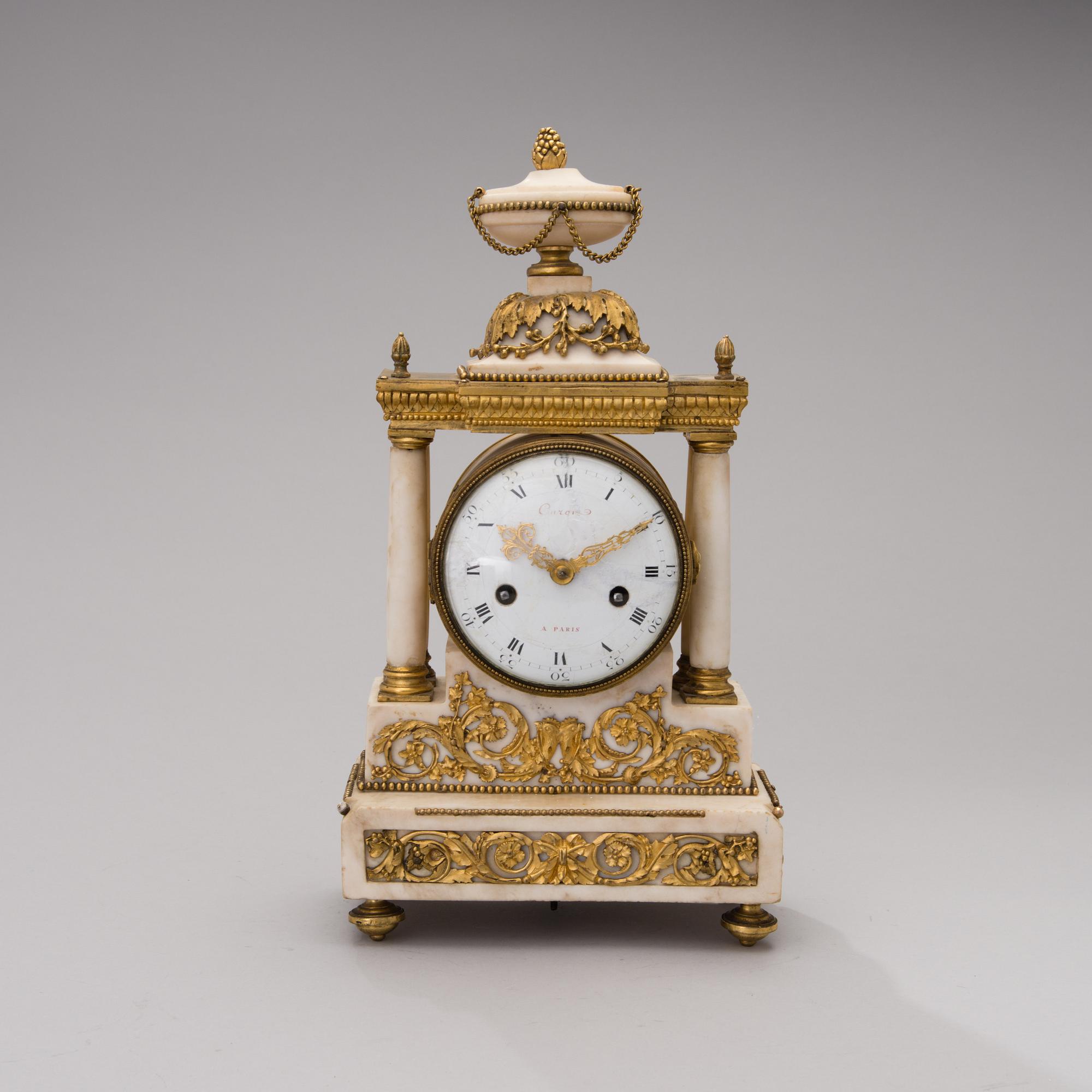 A FRENCH 18TH CENTURY TABLE CLOCK, signed Caron à Paris.