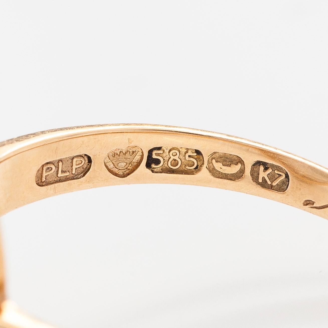 Ring, synthetic spinel, 14K gold. Peltonen & Kni, Helsinki 1963.