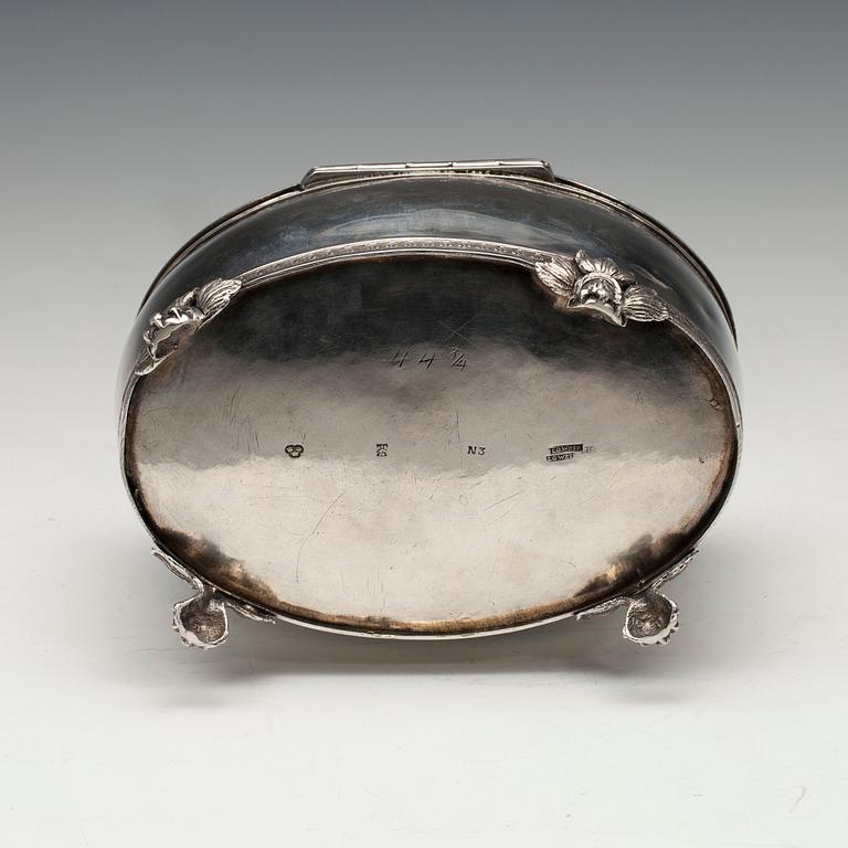 SOCKERSKRIN, silver, Lorenz Georg Weis, Norrköping 1819. Vikt 590,8 g.