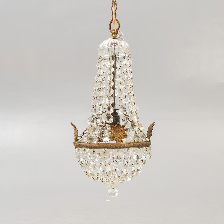 An early 1900s ceiling pendant.