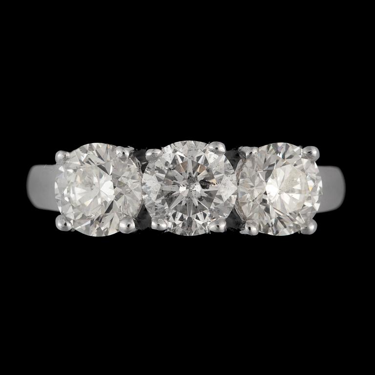 Diamantgradering, A diamond, 3.15 cts in total, ring. Quality circa H/I1.