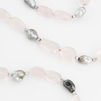 A necklace with rose quartz, cultured pearls, and 18K gold dividers, Gaudy.