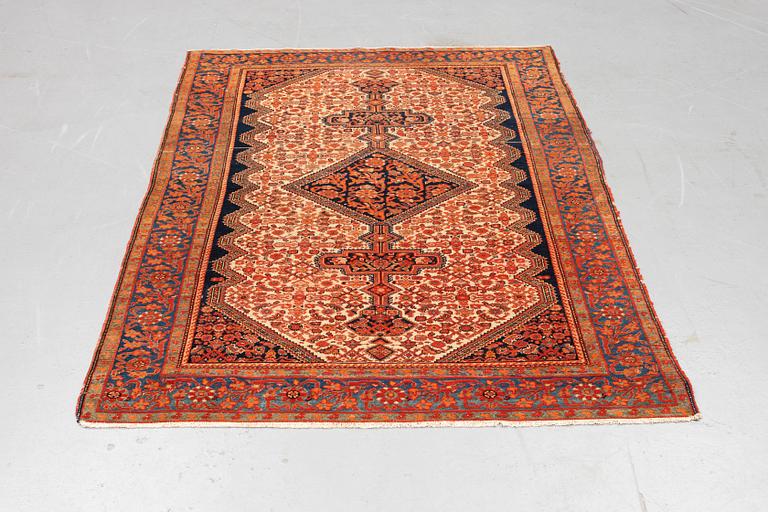 A rug, antique Malayer, ca 201,5 x 131,5 cm.