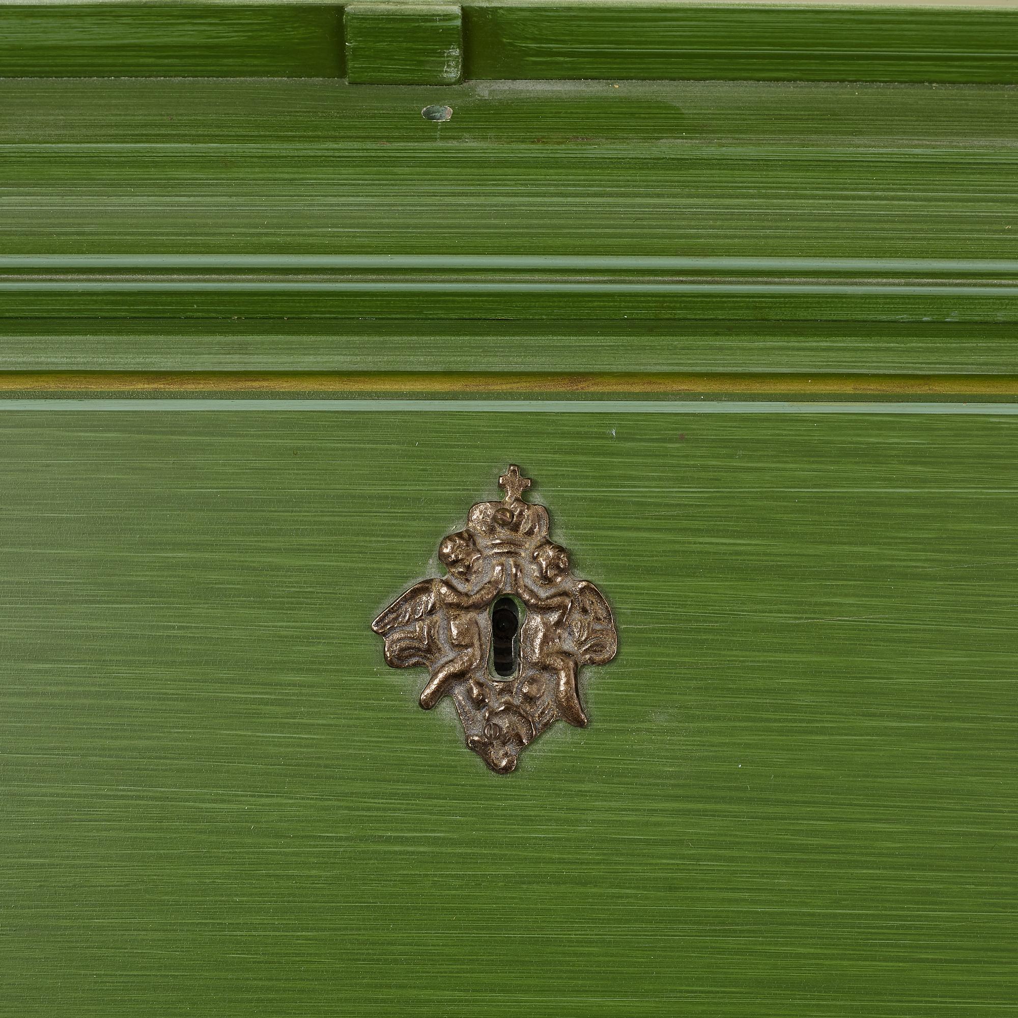 Skåp, rokokostil, Åmells möbler, daterat 1973.