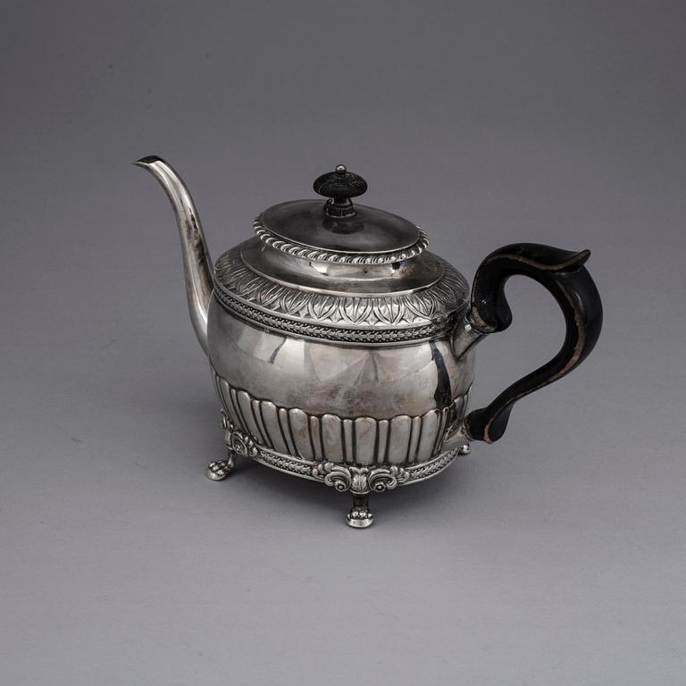 TEKANNA, silver. Empire, Johan Petter Grönvall, Stockholm 1844. Vikt ca 444 gram.