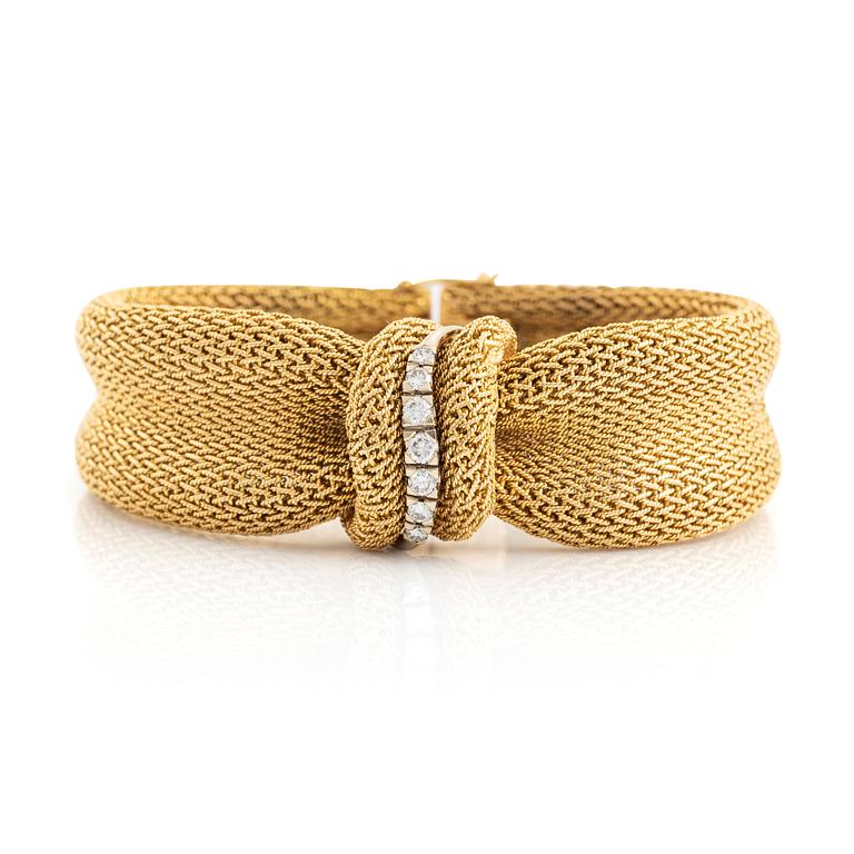 An 18K gold Bucherer bracelet set with round brilliant-cut diamonds.