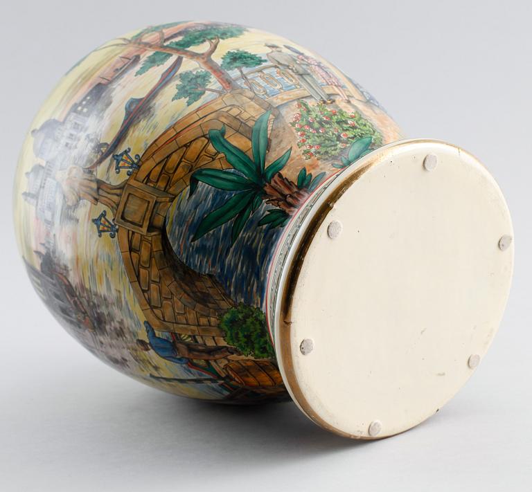 LOCKURNA, emalj, 1900-talets första hälft.