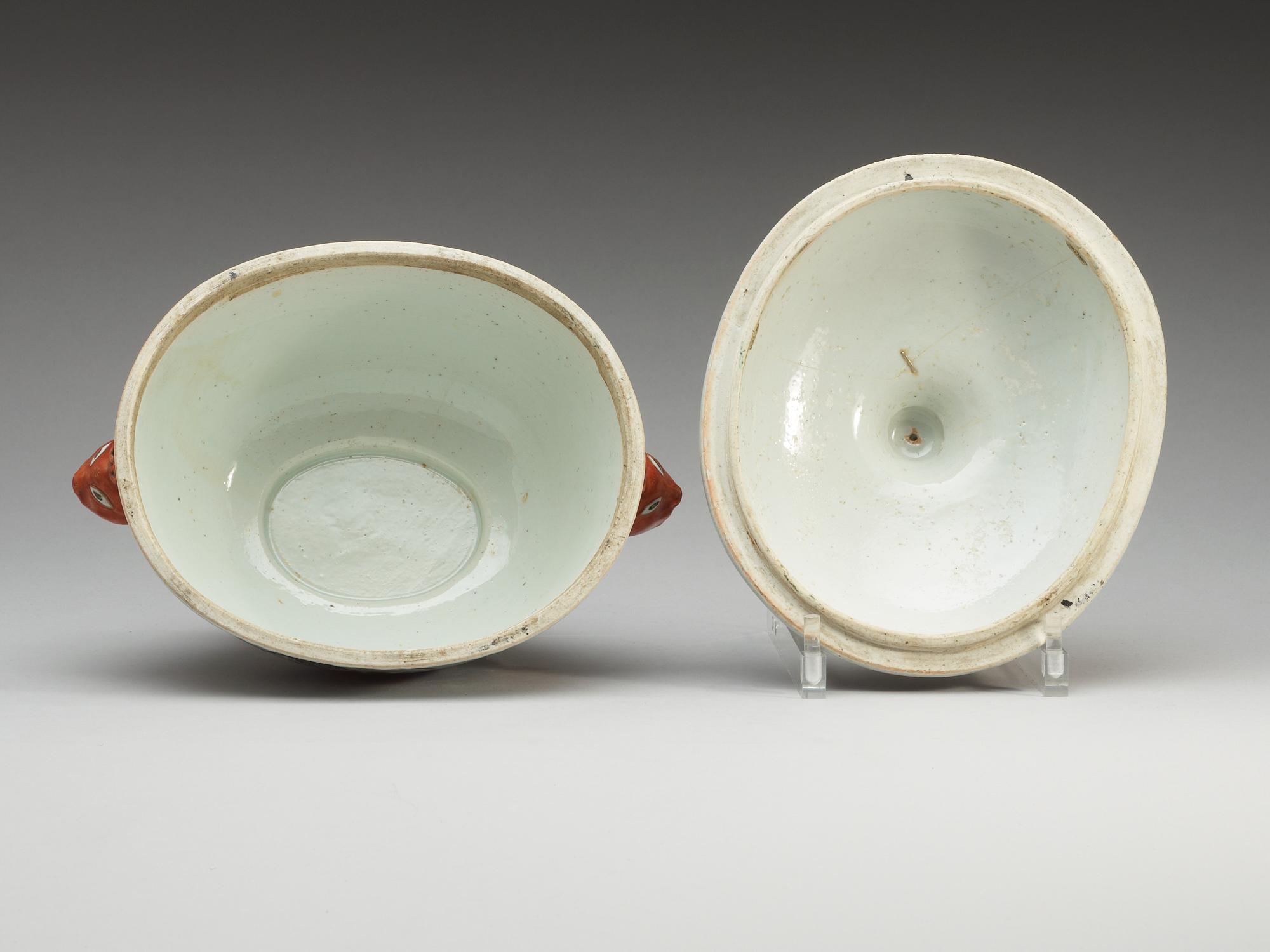 A imari tureen with cover and stand, Qing dynasty, 18th Century.