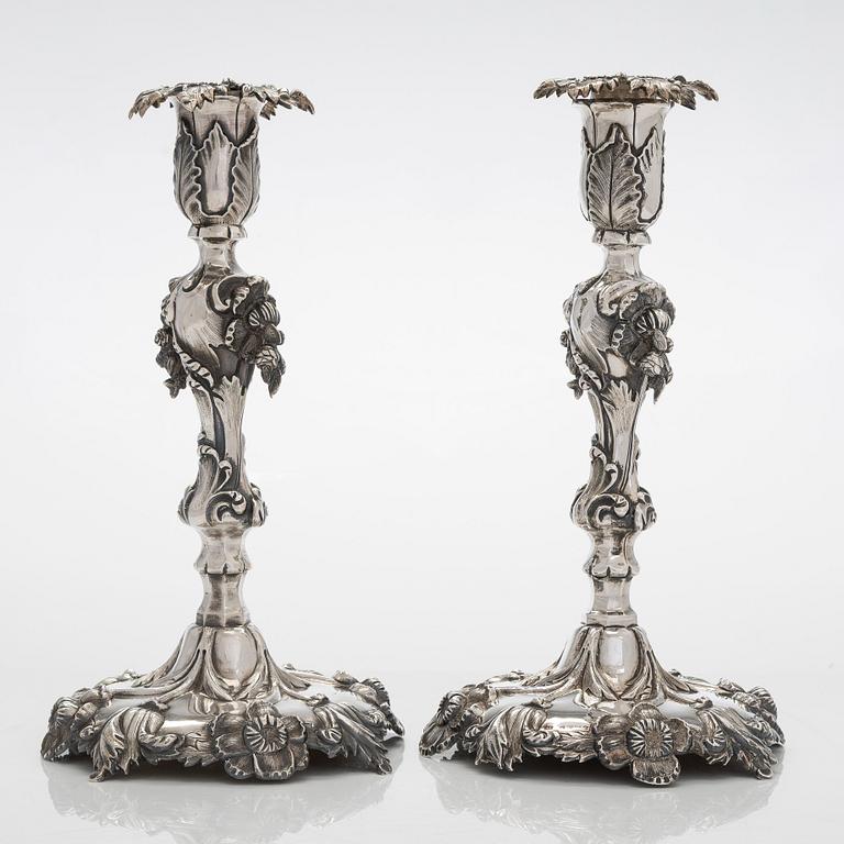 Gustaf Möllenborg, Ljusstakar, ett par, silver, Stockholm 1848. Nyrokoko.