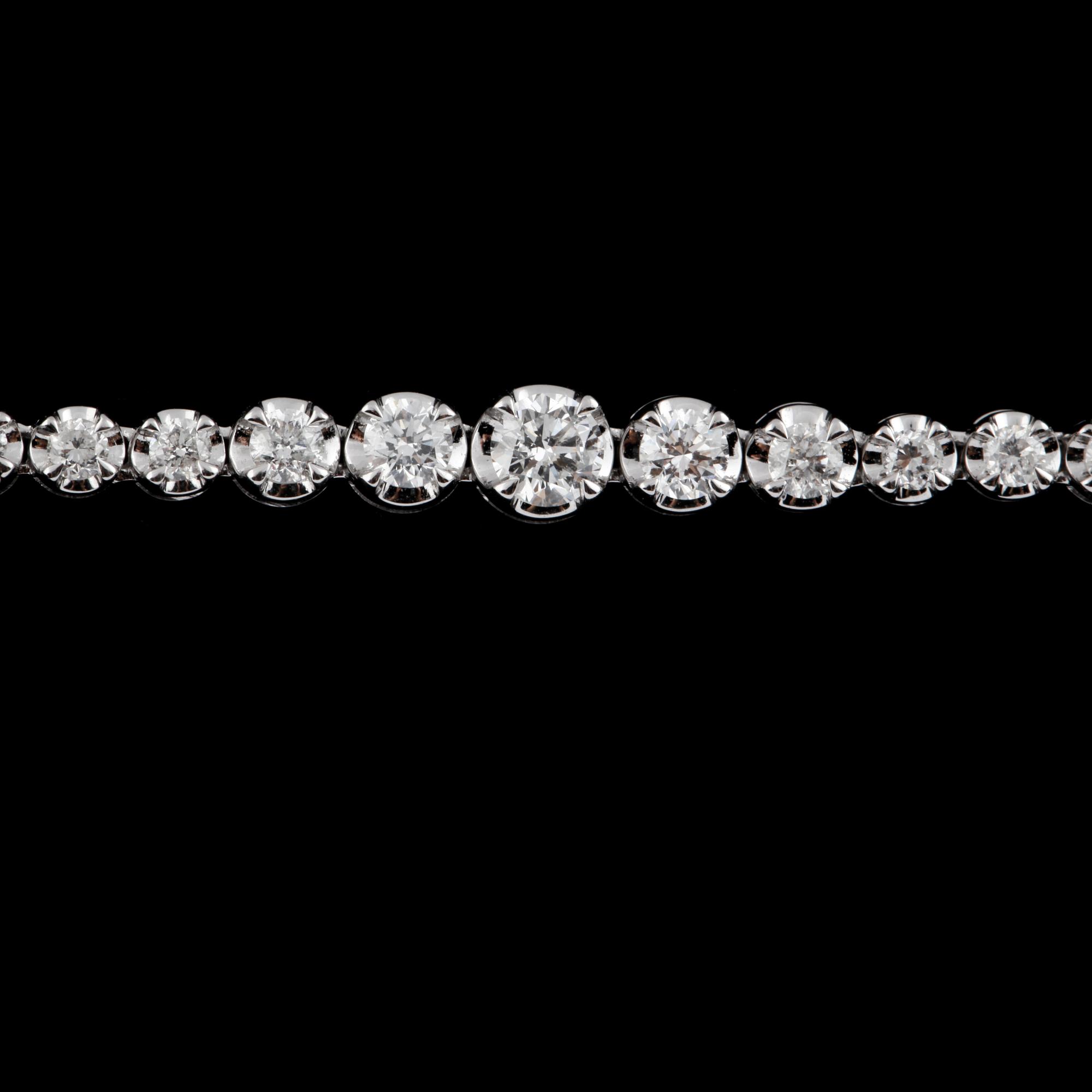 COLLIER, 18k vitguld med briljantslipade diamanter, 3.78ct. Vikt 7 g.