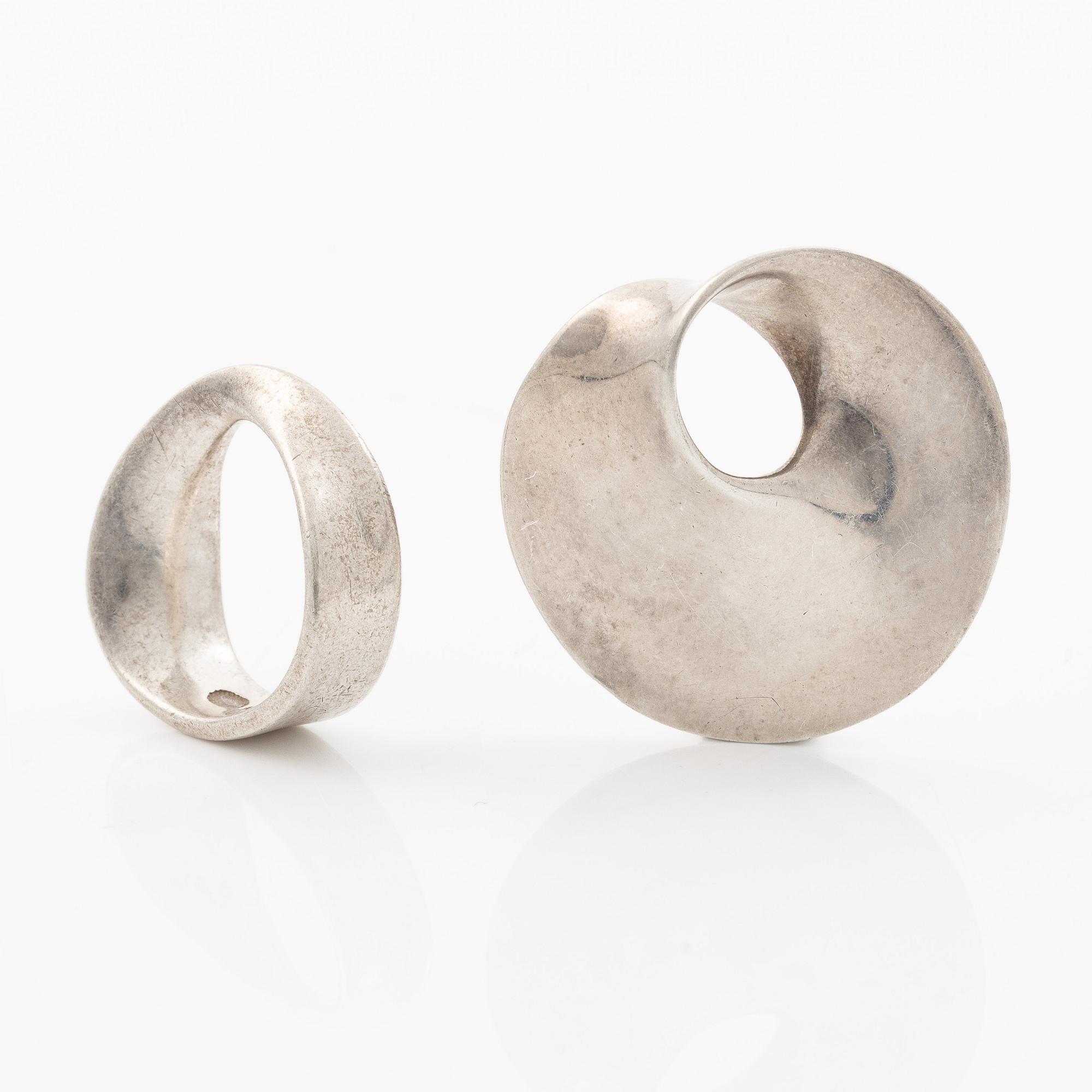Vivianna Torun Bülow-Hübe, Ring and pendant, "Möbius", silver, Georg Jensen.