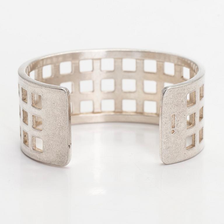 Marja Suna, bracelet, "Selma Bridge", silver, Kaunis Koru, Helsinki 2000.