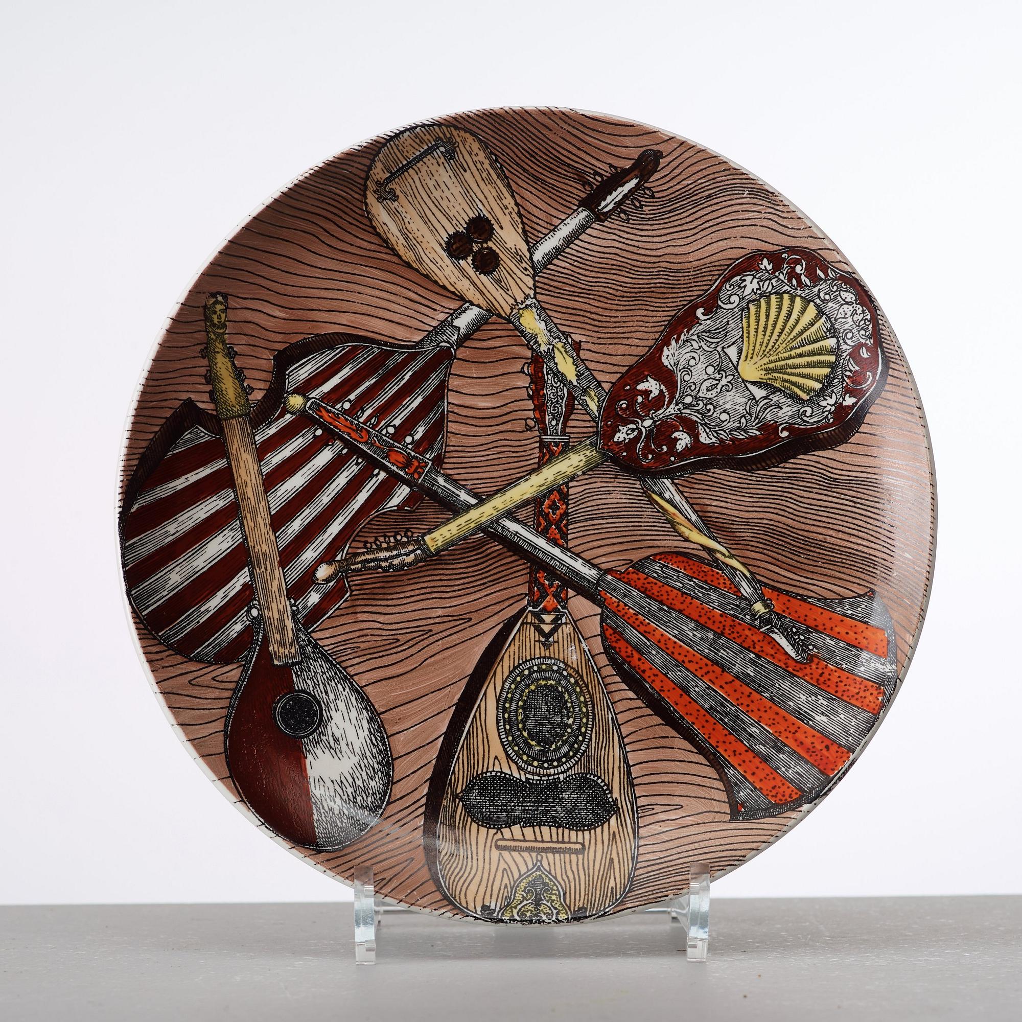 PIERO FORNASETTI, tallrikar, 6 st, "Strumenti Musicali", Milano, Italien.