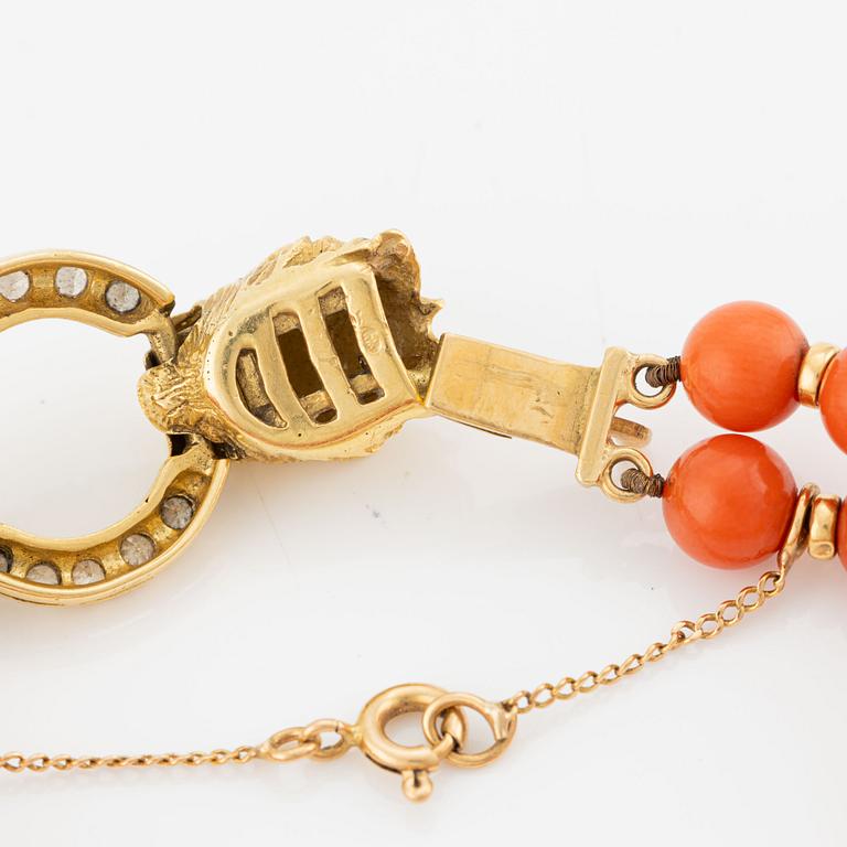 Bracelet, coral, with an 18K gold clasp in the shape of leopard heads, with diamonds.