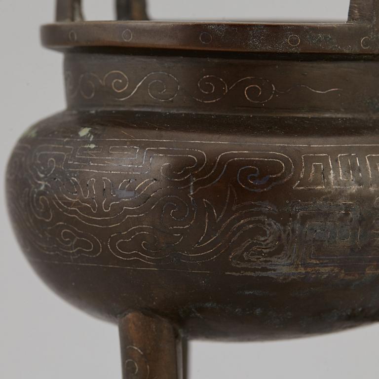 A Chinese bronze incense burner, 20th century.