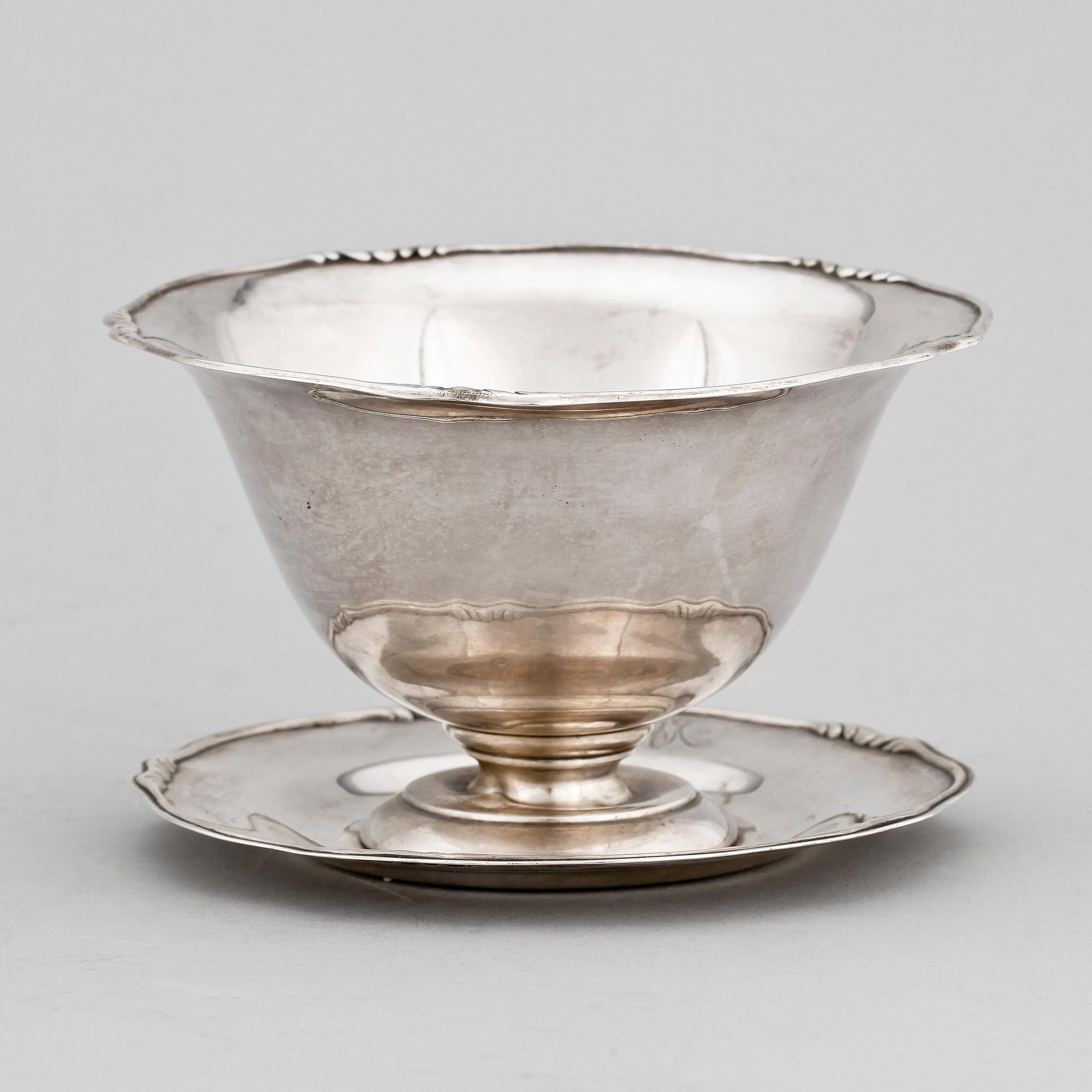 SÅSSKÅL MED FAT, silver. WA Bolin, Stockholm 1931. Vikt ca 160 gram.