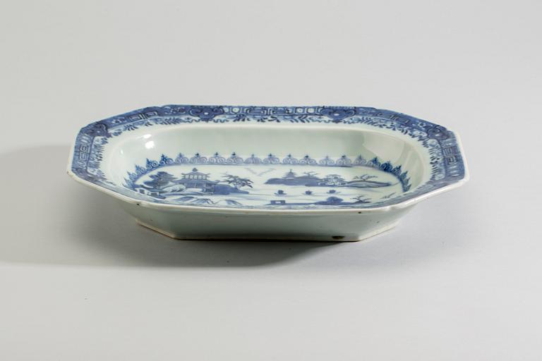 STEKFAT, porslin, Kina Qianlong(1736-95).