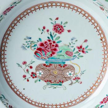 A famille rose dish, Qing dynasty, Yongzheng (1723-35).