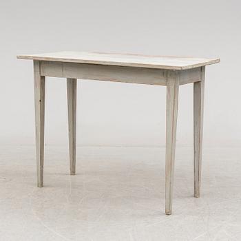 A first half of the 19th century table.