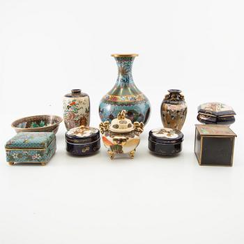 A collection of vases, bowls, and boxes 10 dlr Japan 20th century.