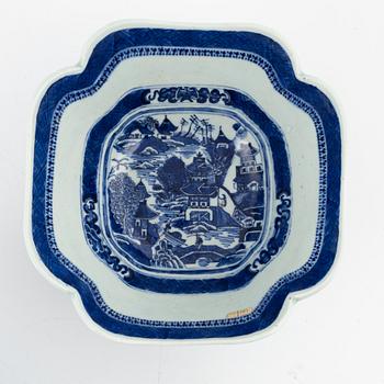 a pair of blue and white bowls, China, Jiaqing (1796-1820).