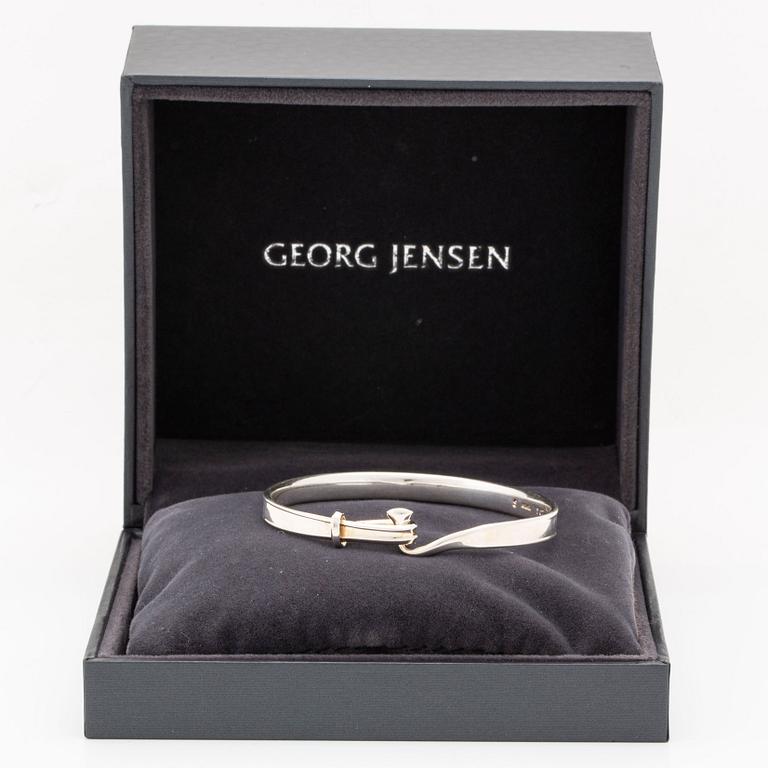 Georg Jensen bangle sterling silver, opens with a hook, design Torun Bülow-Hübe.