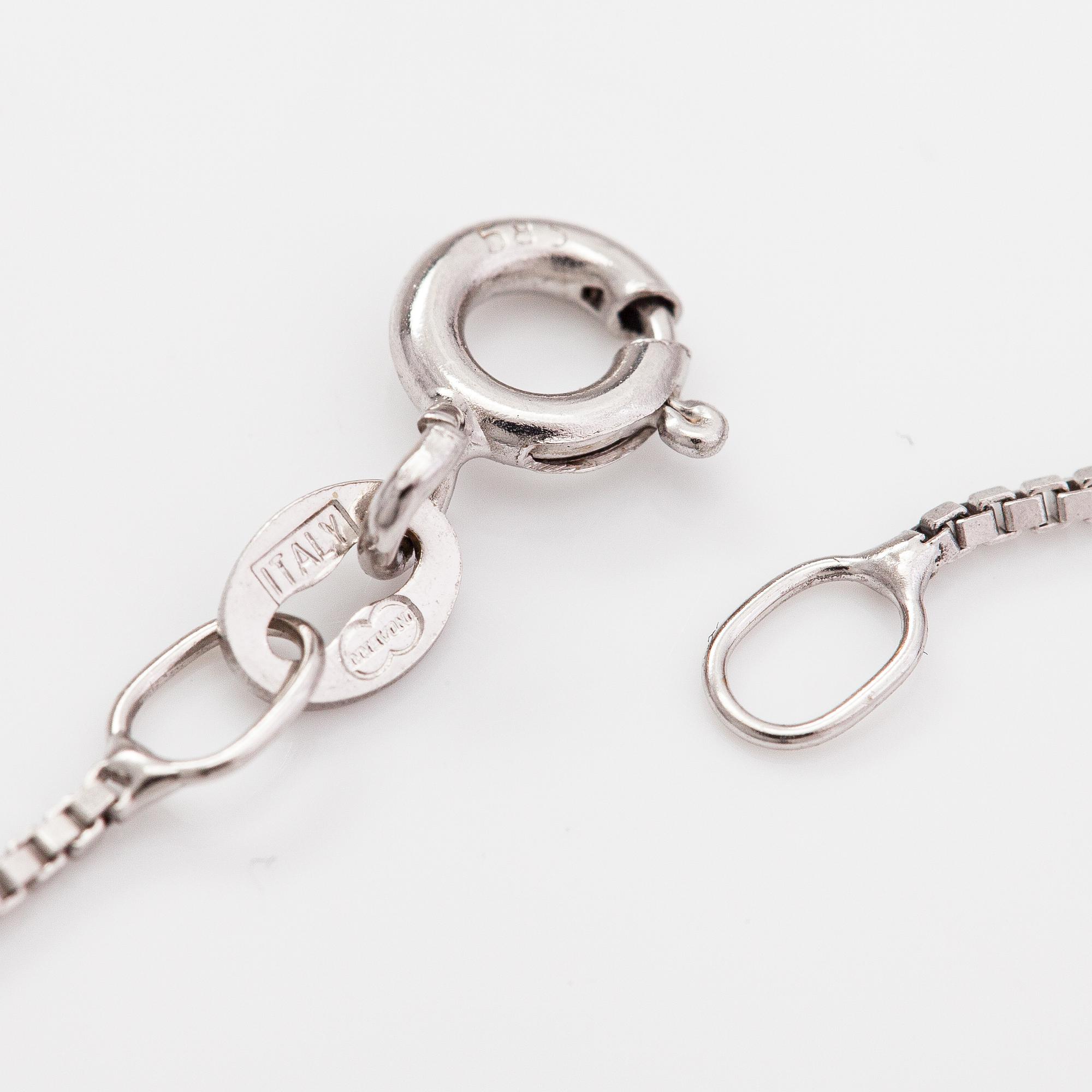 A 14K and 18K white gold necklace with diamonds ca. 0.055 ct in total.