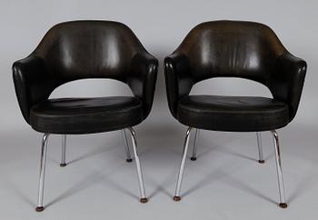 KARMSTOLAR, 1 par, "Executive Side Chair", Eero Saarinen, för Knoll International.