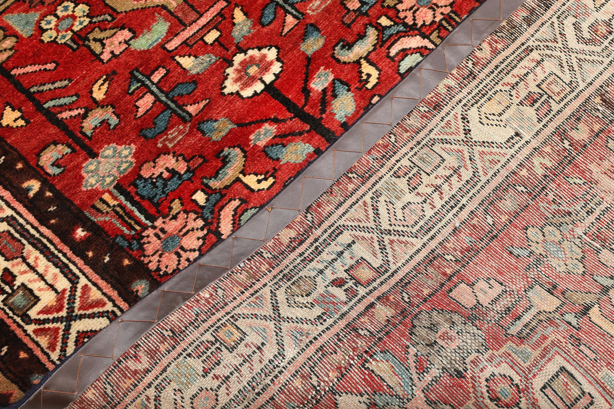 A Hamadan runner, approx. 415 x 103 cm.