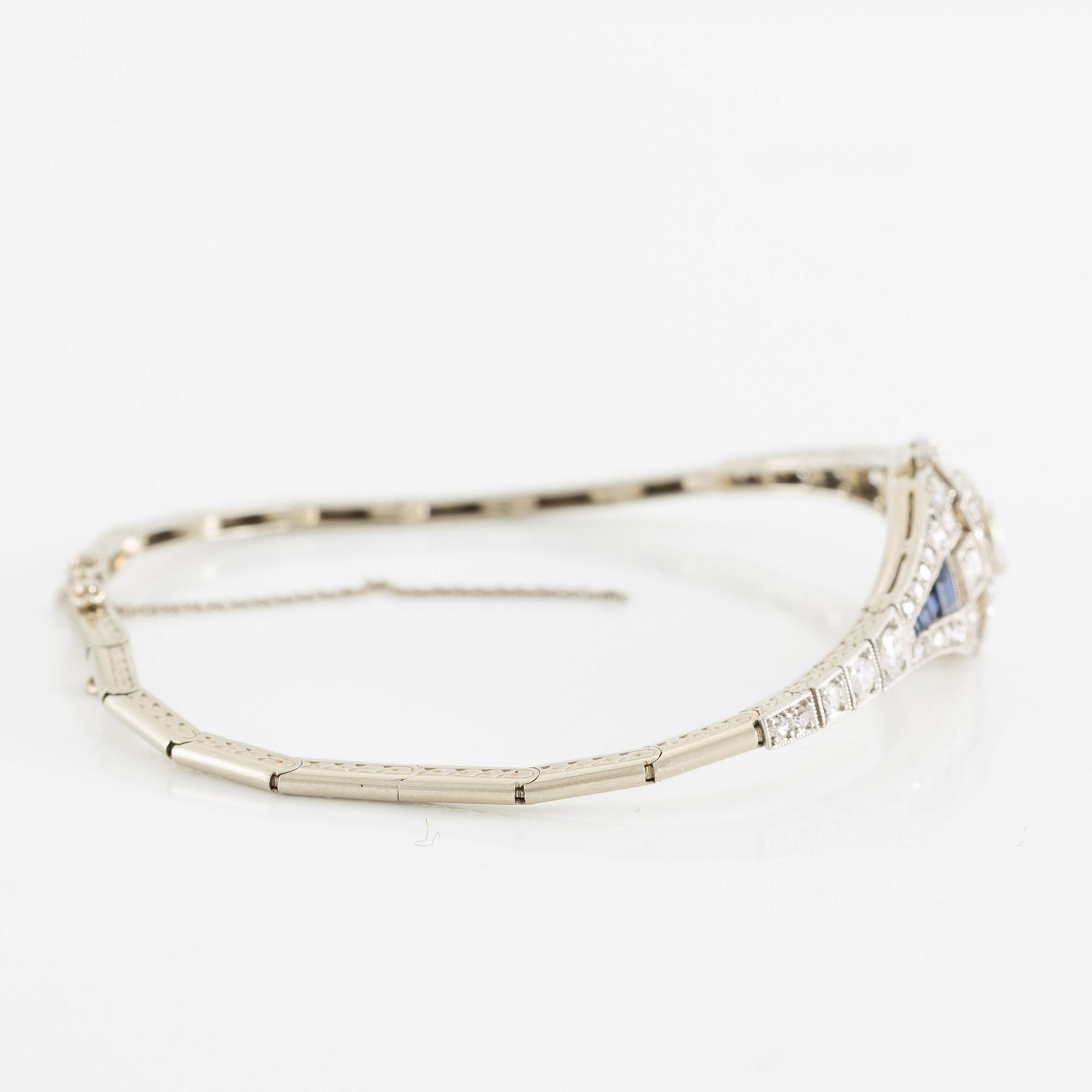 Bracelet, 18K white gold set with brilliant-cut and octagonal-cut diamonds and blue sapphires, Art Deco, circa 1920-30s.