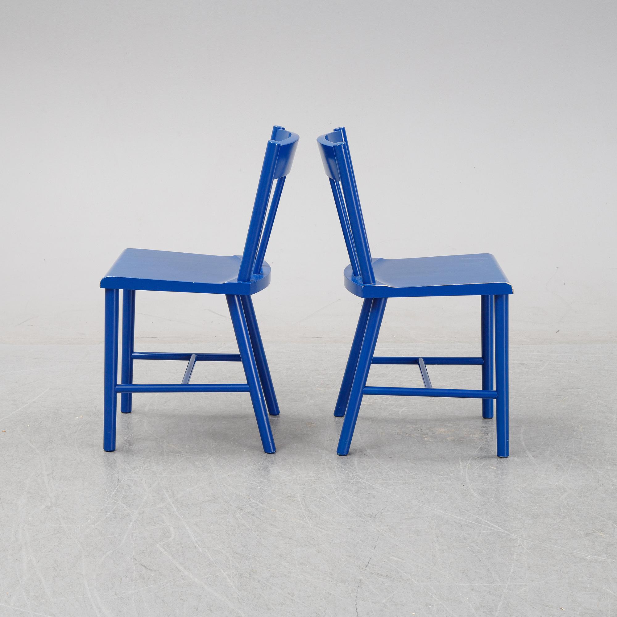 A pair of painted chairs by Mats Theselius for Källemo, 1980's.