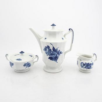 A 28 pcs coffee service "Blå Blomst" Royal Copenhagen.