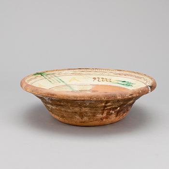 SKÅLFAT. Lergods. Allmoge, enligt uppgift Hälsingland, 1800-tal.