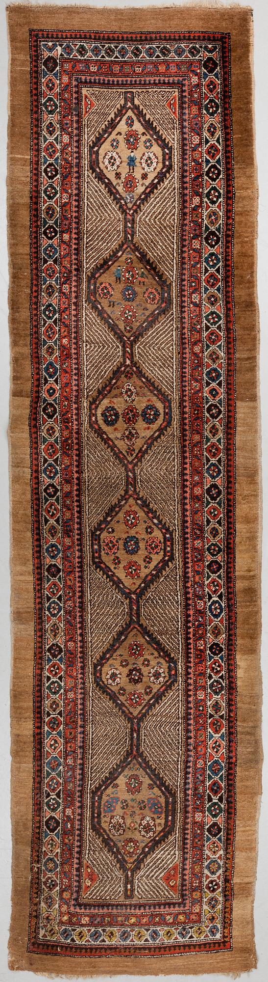 A RUNNER, semi-antique Sarab, around 374 x 93 cm.