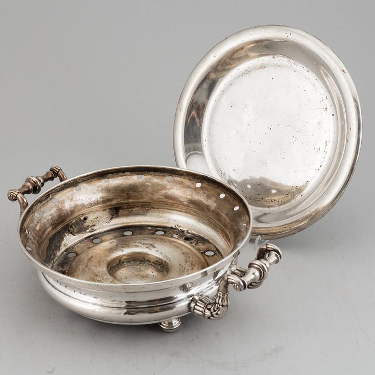 A heater, presumably England, circa 1900.