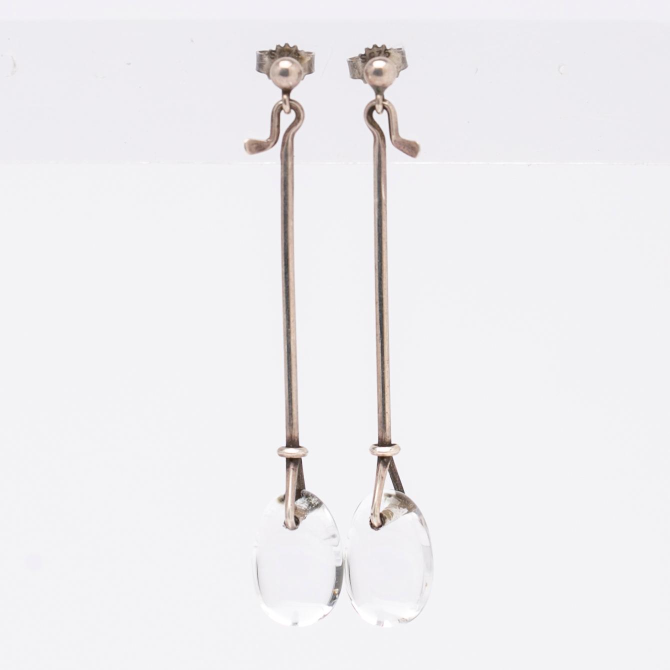 Vivianna Torun Bülow-Hübe, örhängen "Dew-drops", silver och bergkristall för Georg Jensen.