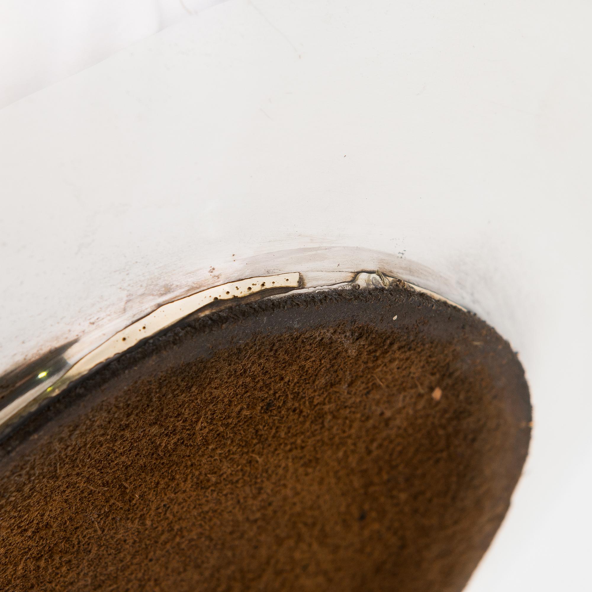 Pekka Piekäinen, two bowls in sterlingsilver och silver, Tarkiainen, Helsinki 1988 and Auran Kultaseppä, Turku 1978.