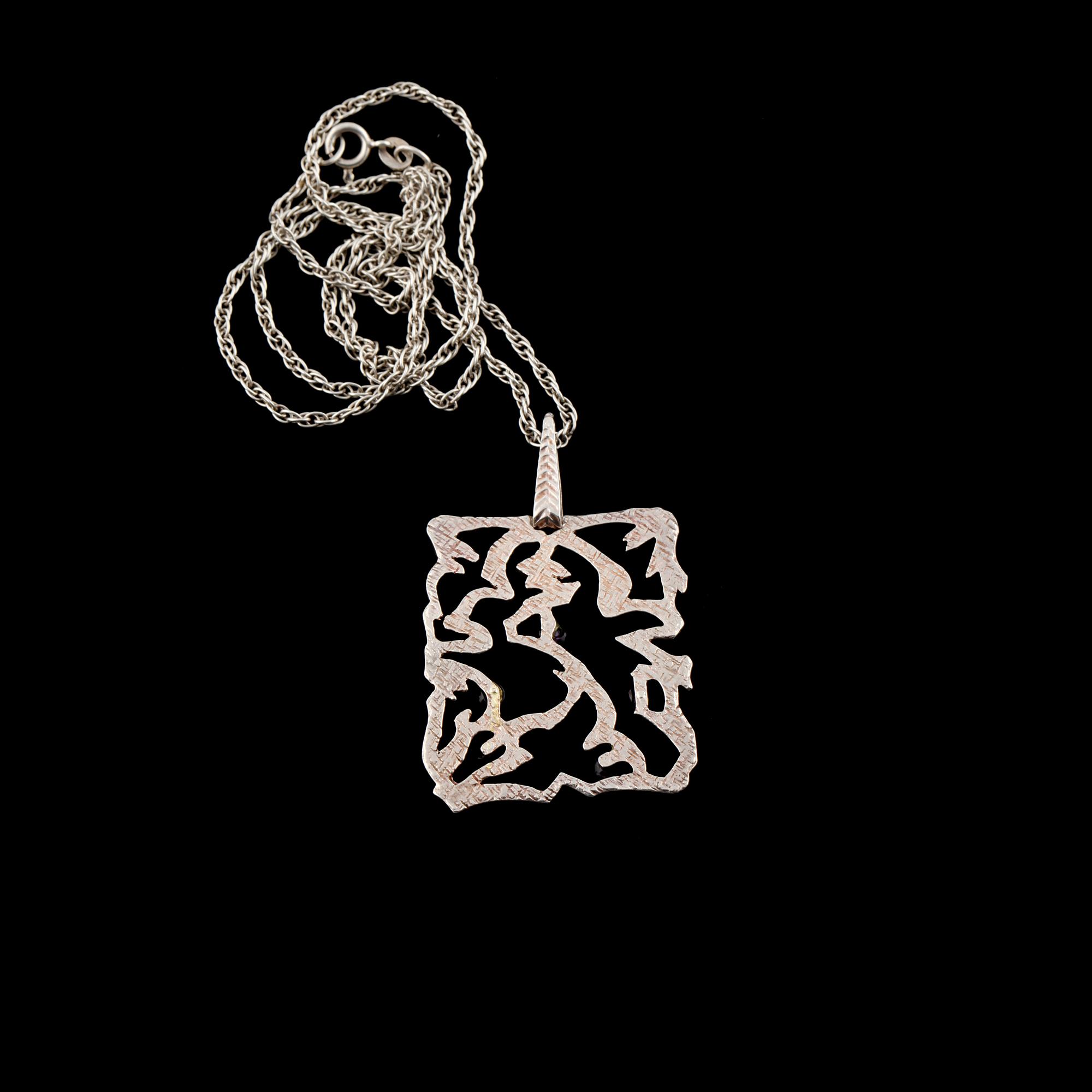 HÄNGE, silver med 5 cabochonlsipade ametister, importstämplat. Vikt 19,1 g.