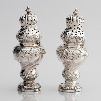 Johan Wennerwall, kryddbössor, ett par, silver, Göteborg 1756. Rokoko.