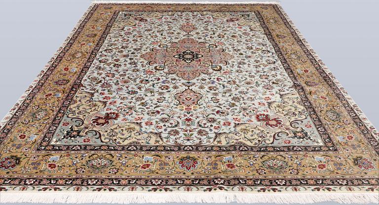 A Tabriz carpet, part silk, so-called 50 Raj, approx. 348 x 252 cm.