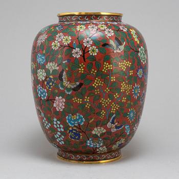 A Chinese cloisonne vase, 20th century.