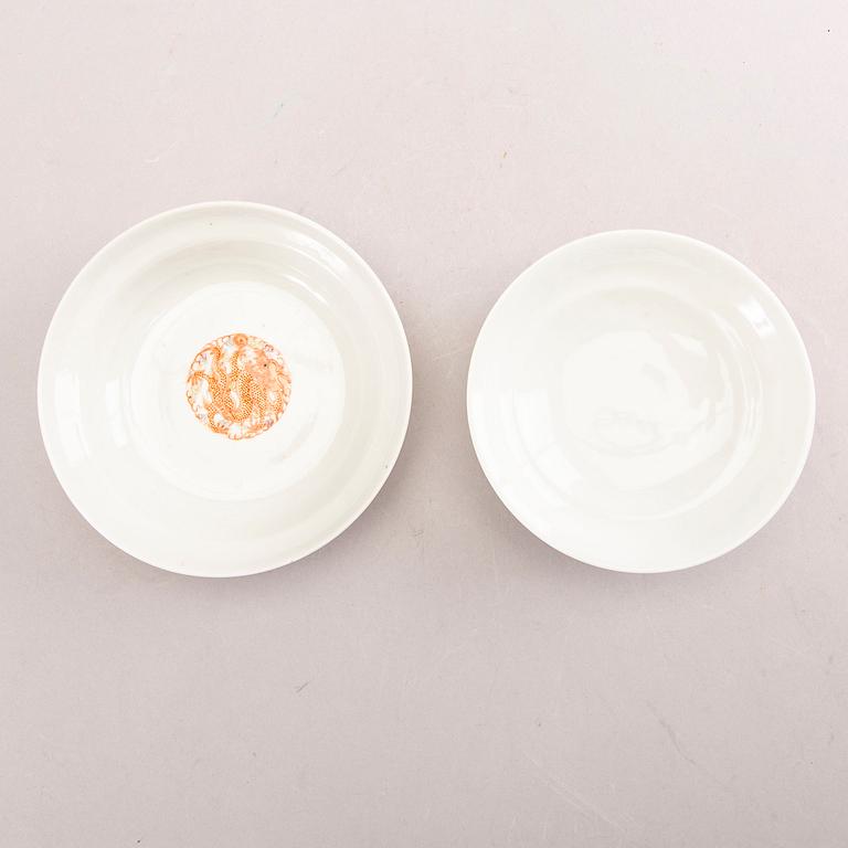 A set of two different Chinese republic porcelain bowls.