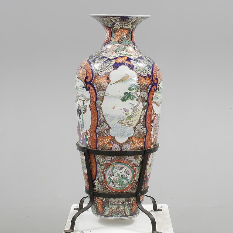 GOLVVAS, porslin, imari, Japan, 1800-tal.